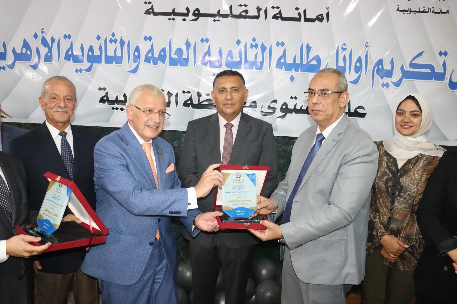 محافظ القليوبية يكرّم 66 من أوائل الثانوية العامة والأزهرية في احتفالية حزب الجبهة الوطنية احتفالًا بالعيد القومي للمحافظة محافظ القليوبية يكرّم 66 من أوائل الثانوية العامة والأزهرية في احتفالية حزب الجبهة الوطنية احتفالًا بالعيد القومي للمحافظة