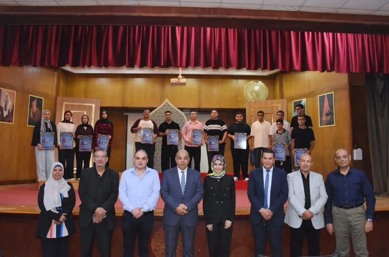 من قاعات الدراسة إلى منصة التكريم.. أوائل «الشبان» يحصدون ثمرة التفوق في احتفالية استثنائية