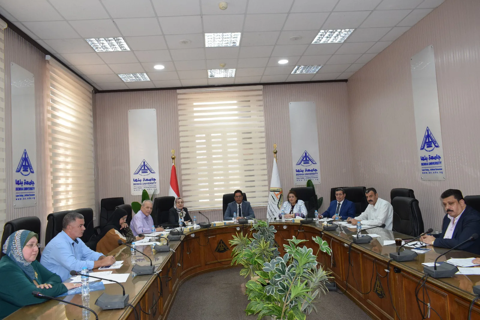 رئيس جامعة بنها يترأس اجتماع مجلس إدارة صندوق المدن الجامعية لمتابعة الاستعدادات للعام الدراسي الجديد رئيس جامعة بنها يترأس اجتماع مجلس إدارة صندوق المدن الجامعية لمتابعة الاستعدادات للعام الدراسي الجديد