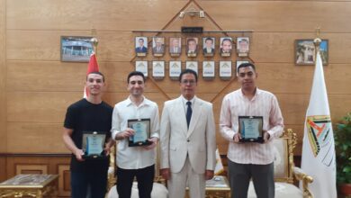 رئيس جامعة بنها يستقبل الطلاب الحاصلين علي المركز الأول بالتدريب الصيفى لشركة الشرق الأوسط للقاحات البيطرية (ميفاك)
