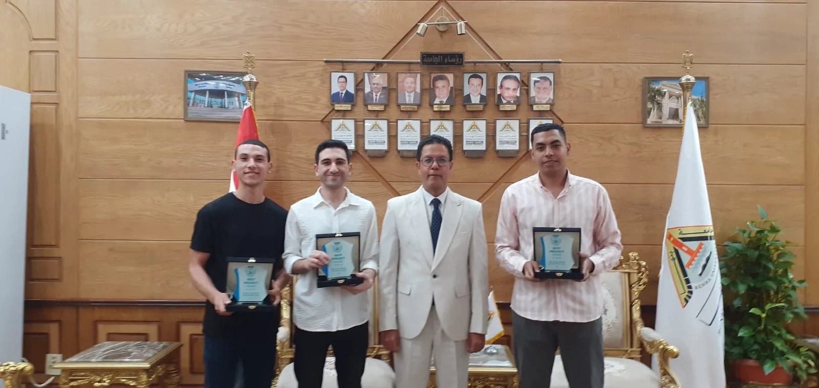 رئيس جامعة بنها يستقبل الطلاب الحاصلين علي المركز الأول بالتدريب الصيفى لشركة الشرق الأوسط للقاحات البيطرية (ميفاك)