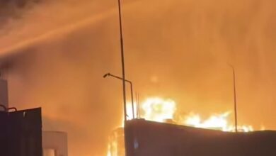 حريق هائل داخل مصنع كرتون بالعبور.. والدفع بـ9 سيارات إطفاء للسيطرة على النيران حريق هائل داخل مصنع كرتون بالعبور.. والدفع بـ9 سيارات إطفاء للسيطرة على النيران