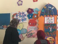 لمسات أخيرة قبل استقبال الأطفال.. معلمات رياض الأطفال بالشبان العالمية يجهزن لانطلاقة مميزة