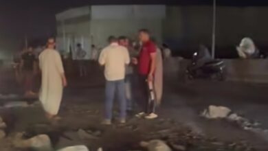 جرار بدون إضاءة يقطع الطريق.. سقوط حمولة أسمنت بعد تصادم مروع بطريق بنها–المنصورة