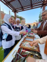 بالورد والتوك والألعاب.. أجمل لقطة لاستقبال طلاب مدرسة بالقليوبية في أول أيام الدراسة