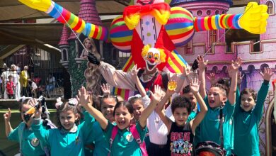 سنوايت وسندريلا.. استقبال مختلف لطلاب اللغات والعربي بمدارس شبان بنها في أول أيام الدراسة