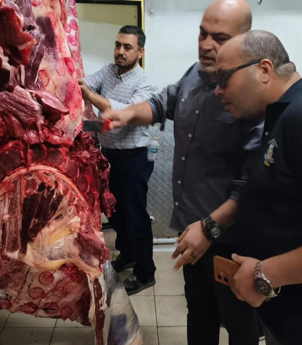 شنت مديرية الطب البيطري بالقليوبية حملة مكبرة.. ضبط 150 كجم لحوم غير صالحة بالعبور شنت مديرية الطب البيطري بالقليوبية حملة مكبرة.. ضبط 150 كجم لحوم غير صالحة بالعبور