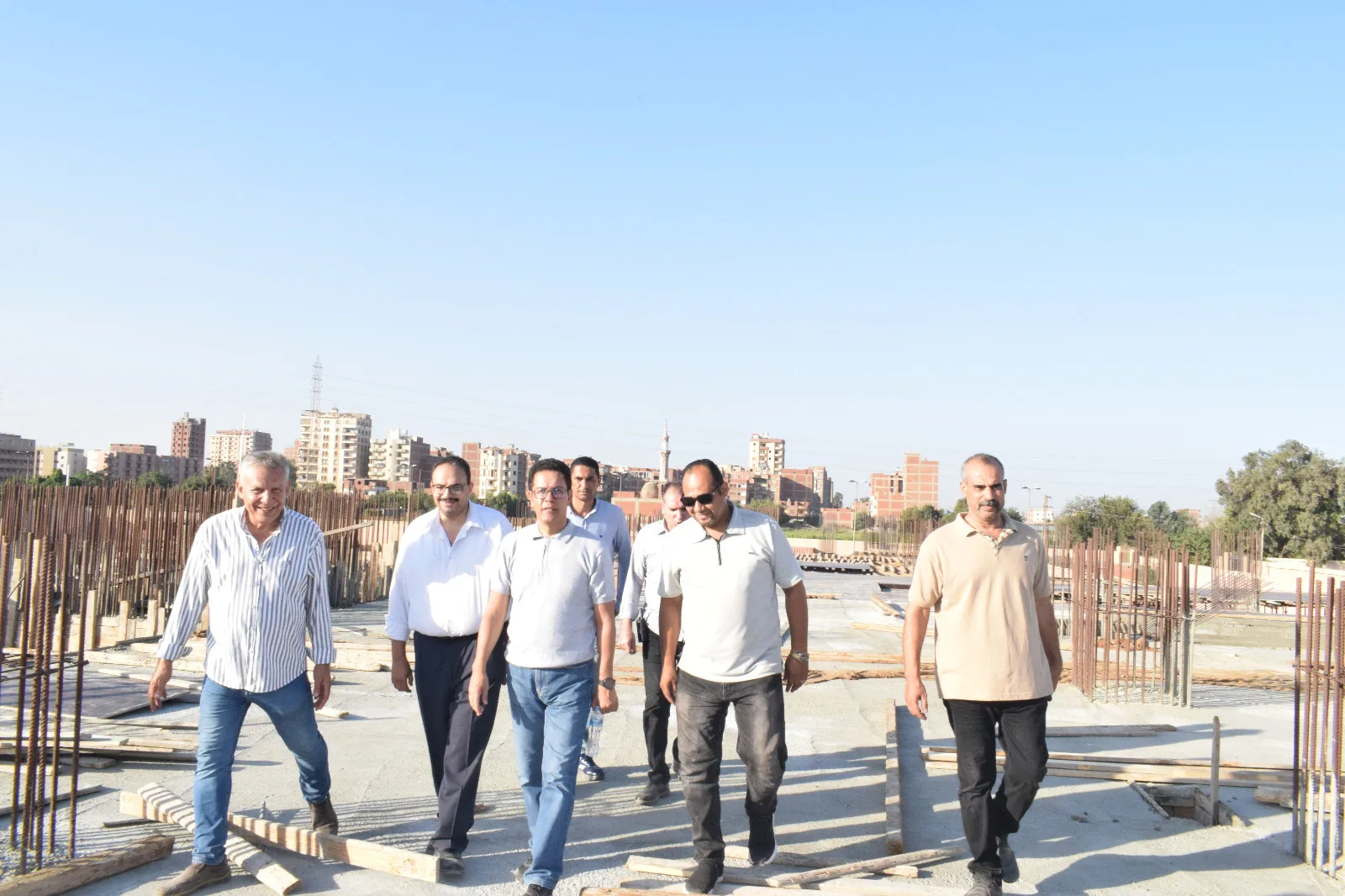 لمتابعة معدلات التنفيذ ونسب الإنجاز : رئيس جامعة بنها يتفقد عدداً من المنشآت الجديدة بكفر سعد