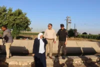 محافظ القليوبية يتابع حريق مخزن مواد كيماوية بسنديون.. وإصابة شخص