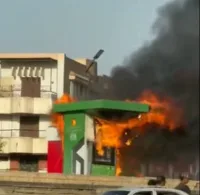 النيران تلتهم ماكينة ATM أمام جامعة بنها.. والسيطرة على الحريق دون إصابات
