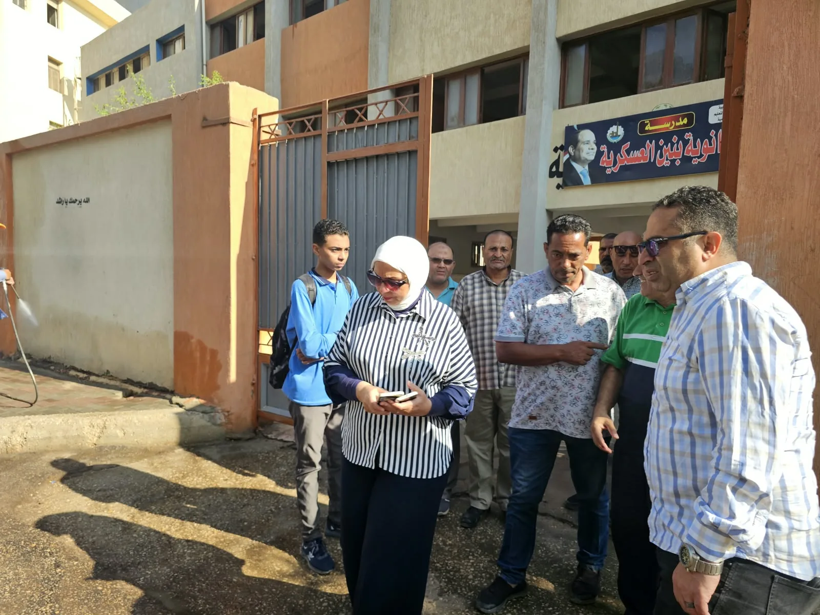 محافظ القليوبية يوجّه السكرتير العام بجولة ميدانية لمتابعة أعمال النظافة ورفع الإشغالات بمحيط المدارس بمركز ومدينة بنها
