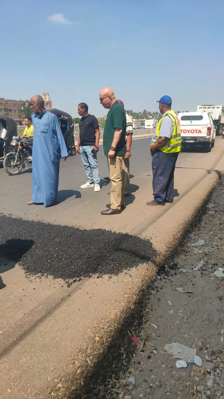 محافظ القليوبية يتابع تنفيذ 13 مطبًا صناعيًا بالطريق البطيء الداعم لطريق البر الشرقي «بنها – المنصورة» استجابةً لمطالب المواطنين