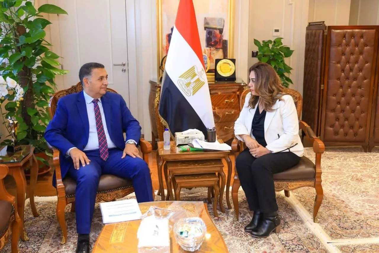 تحسين الطرق والخطة الاستثمارية   وزيرة التنمية المحلية تناقش مع محافظ القليوبية ملفات المحافظة