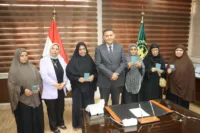 اهداء من صندوق تحيا مصر محافظ القليوبية يسلم  جوازات سفر لرحلة عمرة مجانيه