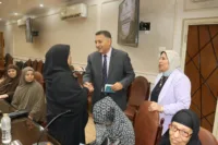 اهداء من صندوق تحيا مصر محافظ القليوبية يسلم  جوازات سفر لرحلة عمرة مجانيه