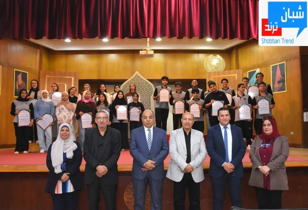 في أجواء من الفخر والفرحة.. مجمع مدارس الشبان العالمية ببنها يحتفي بأوائل الإعدادية بالقسم العربي في أجواء من الفخر والفرحة.. مجمع مدارس الشبان العالمية ببنها يحتفي بأوائل الإعدادية بالقسم العربي