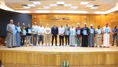 محافظ القليوبية يُسلِّم 12 عقد تقنين للمواطنين بديوان عام المحافظة