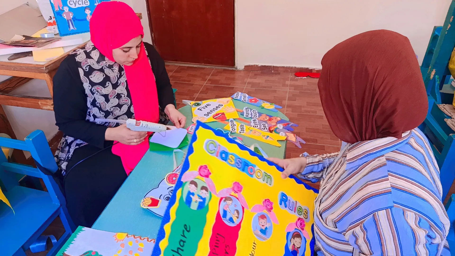 لمسات أخيرة قبل استقبال الأطفال.. معلمات رياض الأطفال بالشبان العالمية يجهزن لانطلاقة مميزة لمسات أخيرة قبل استقبال الأطفال.. معلمات رياض الأطفال بالشبان العالمية يجهزن لانطلاقة مميزة