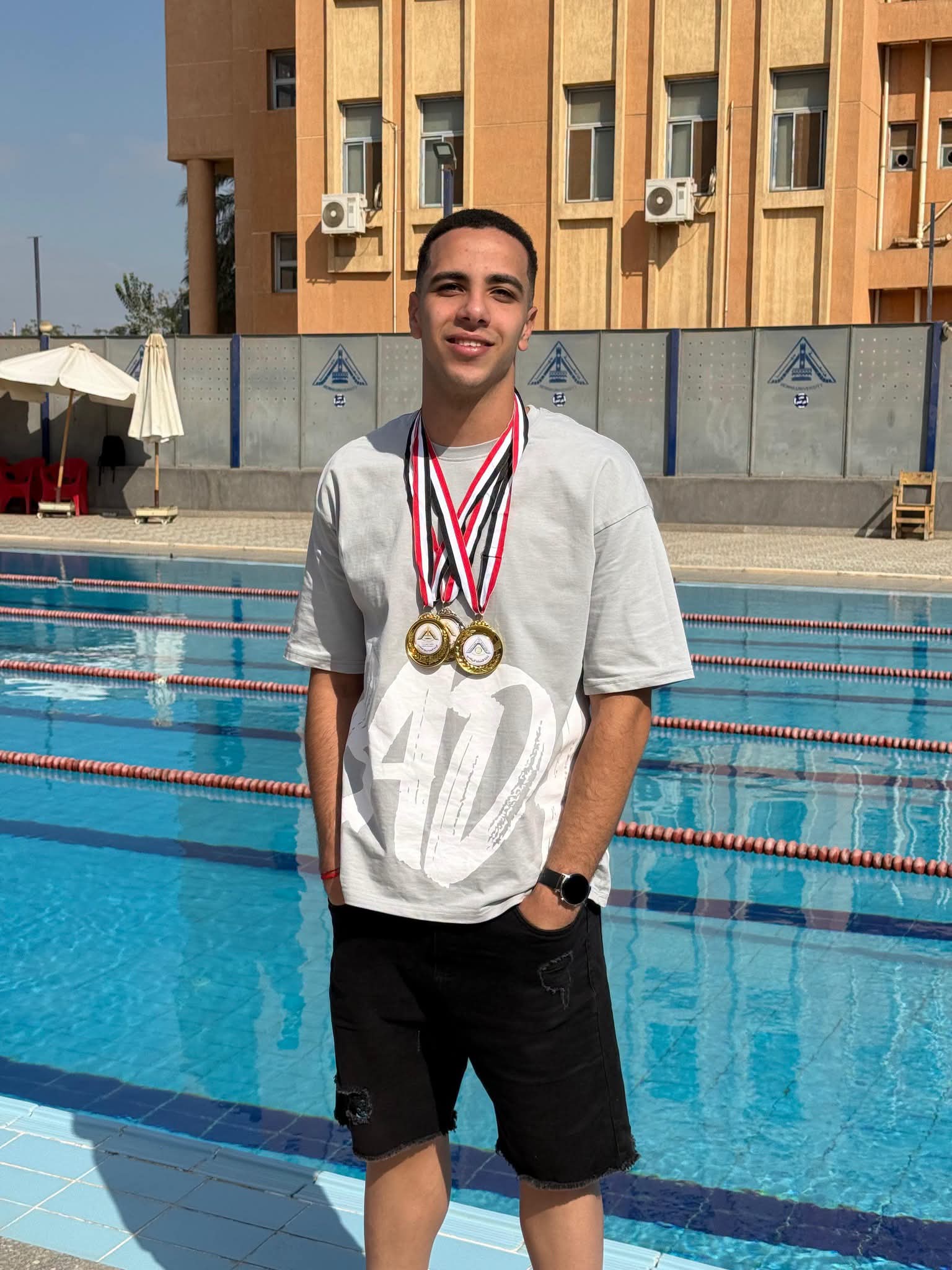 إنجاز رياضي مشرف.. زياد حسام النويهي يحصد الذهب والمركز الأول في بطولة السباحة على مستوى الجامعة إنجاز رياضي مشرف.. زياد حسام النويهي يحصد الذهب والمركز الأول في بطولة السباحة على مستوى الجامعة