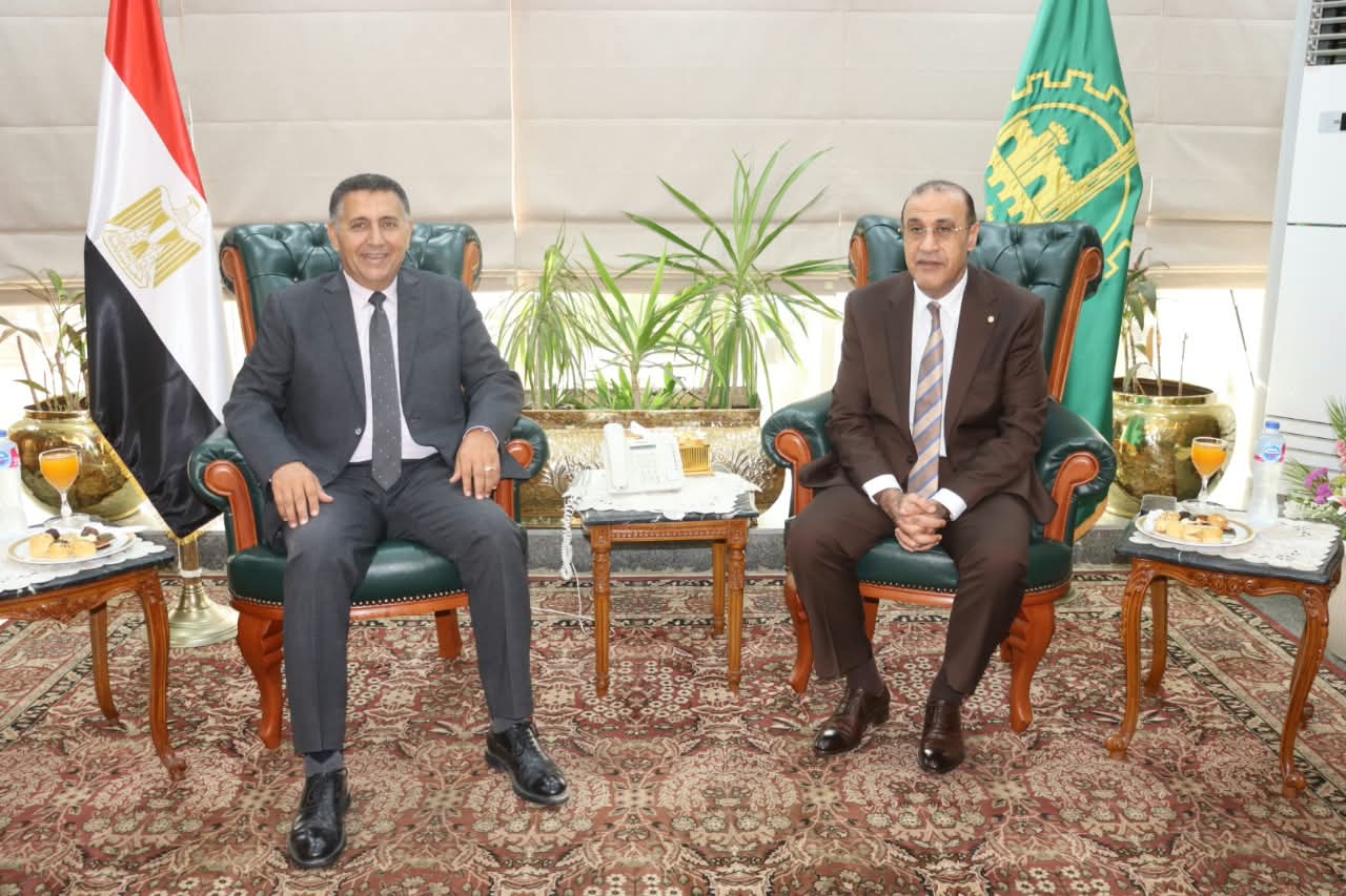 محافظ القليوبية ومدير الأمن يبحثان ملفات الانضباط وتعزيز التنسيق الأمني