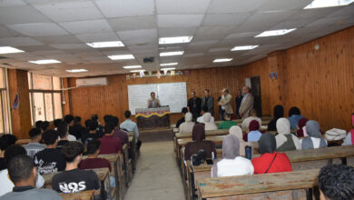 رئيس جامعة بنها يتفقد الدراسة بكليتي الآداب والتجارة