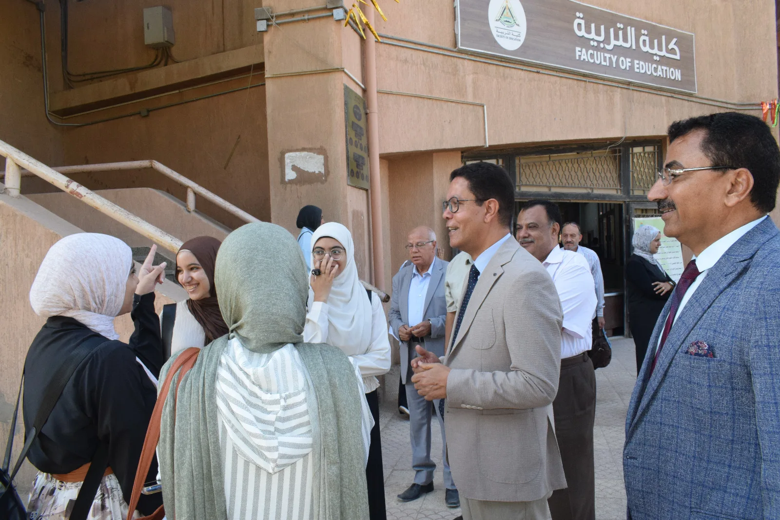 خلال تفقده كليتي التمريض والتربية.. رئيس جامعة بنها: رسالتنا بناء الإنسان وتعزيز الهوية الوطنية وترسيخ القيم الأصيلة خلال تفقده كليتي التمريض والتربية.. رئيس جامعة بنها: رسالتنا بناء الإنسان وتعزيز الهوية الوطنية وترسيخ القيم الأصيلة