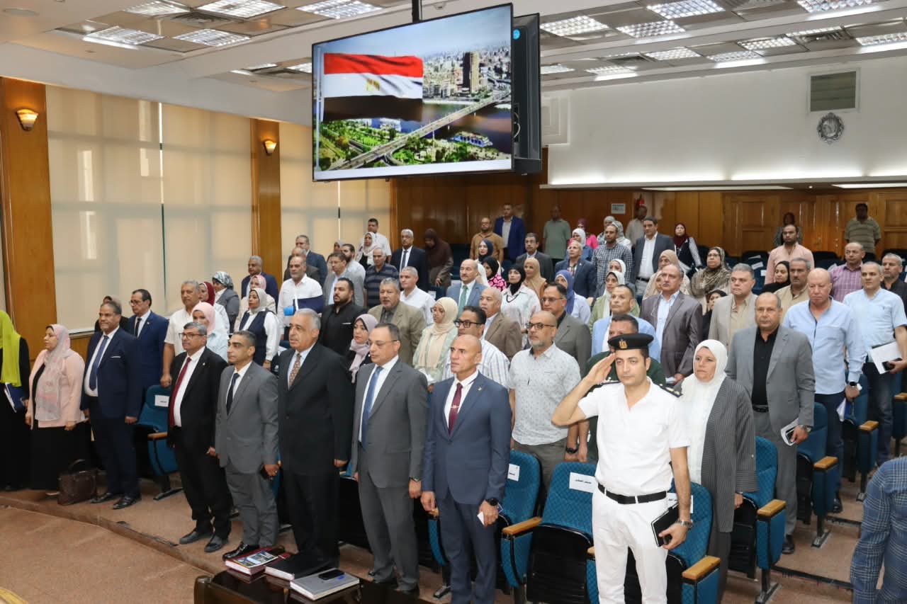خلال المجلس التنفيذي.. محافظ القليوبية يوجّه بتكثيف العمل الميداني وتحسين الخدمات تنفيذًا لتوجيهات فخامة السيد الرئيس عبد الفتاح السيسي
