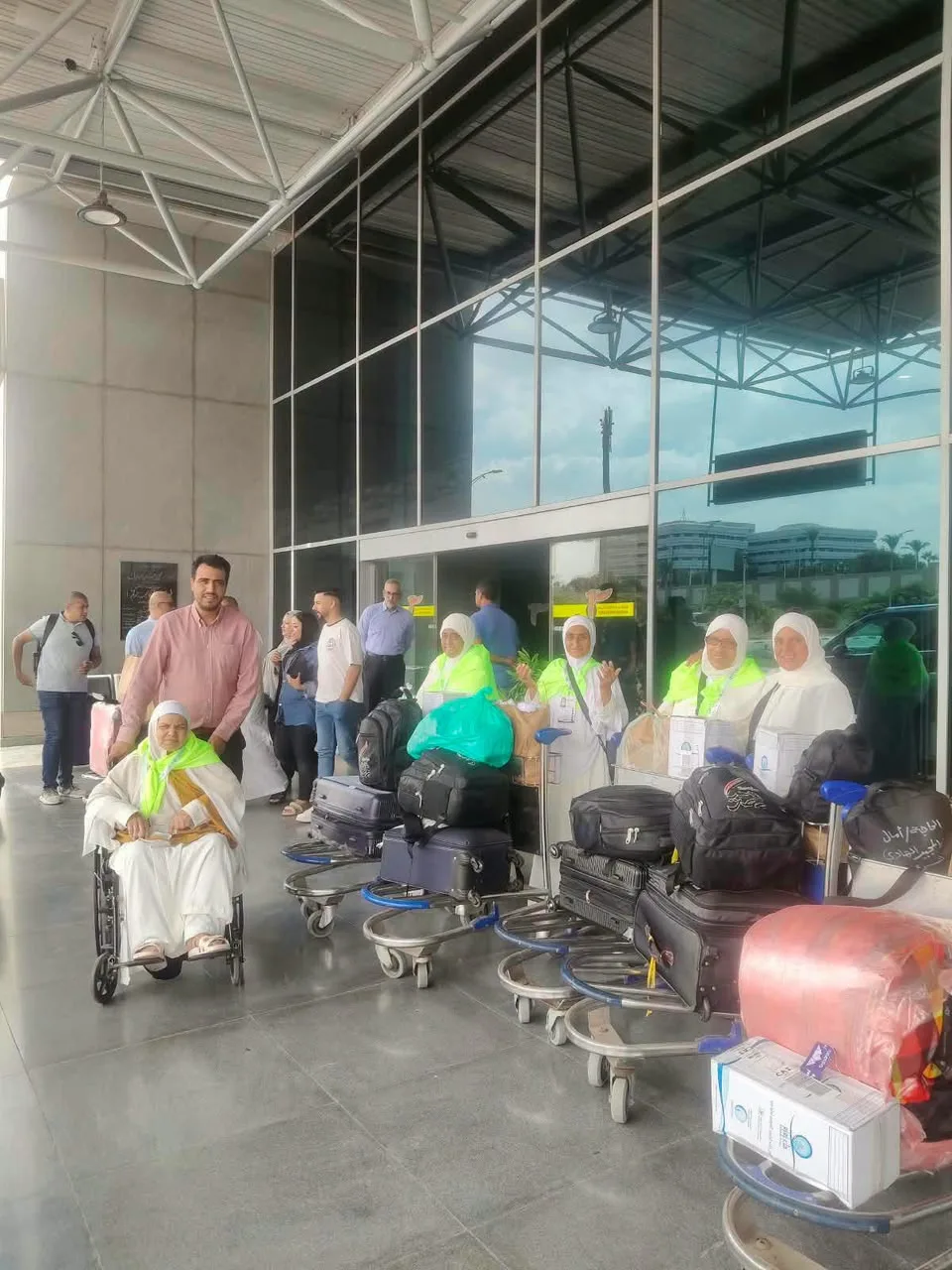 بالفرحة والتهاني.. تضامن القليوبية تستقبل المعتمرات بمطار القاهرة بعد أداء مناسك العمرة ضمن مبادرة صندوق تحيا مصر
