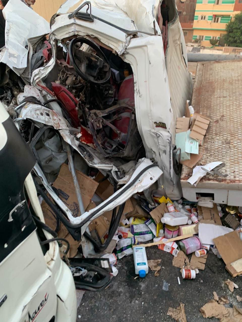 مصرع شخصين وإصابة 11 آخرين في تصادم سيارة أجرة وربع نقل أعلى كوبري قها بالقليوبية