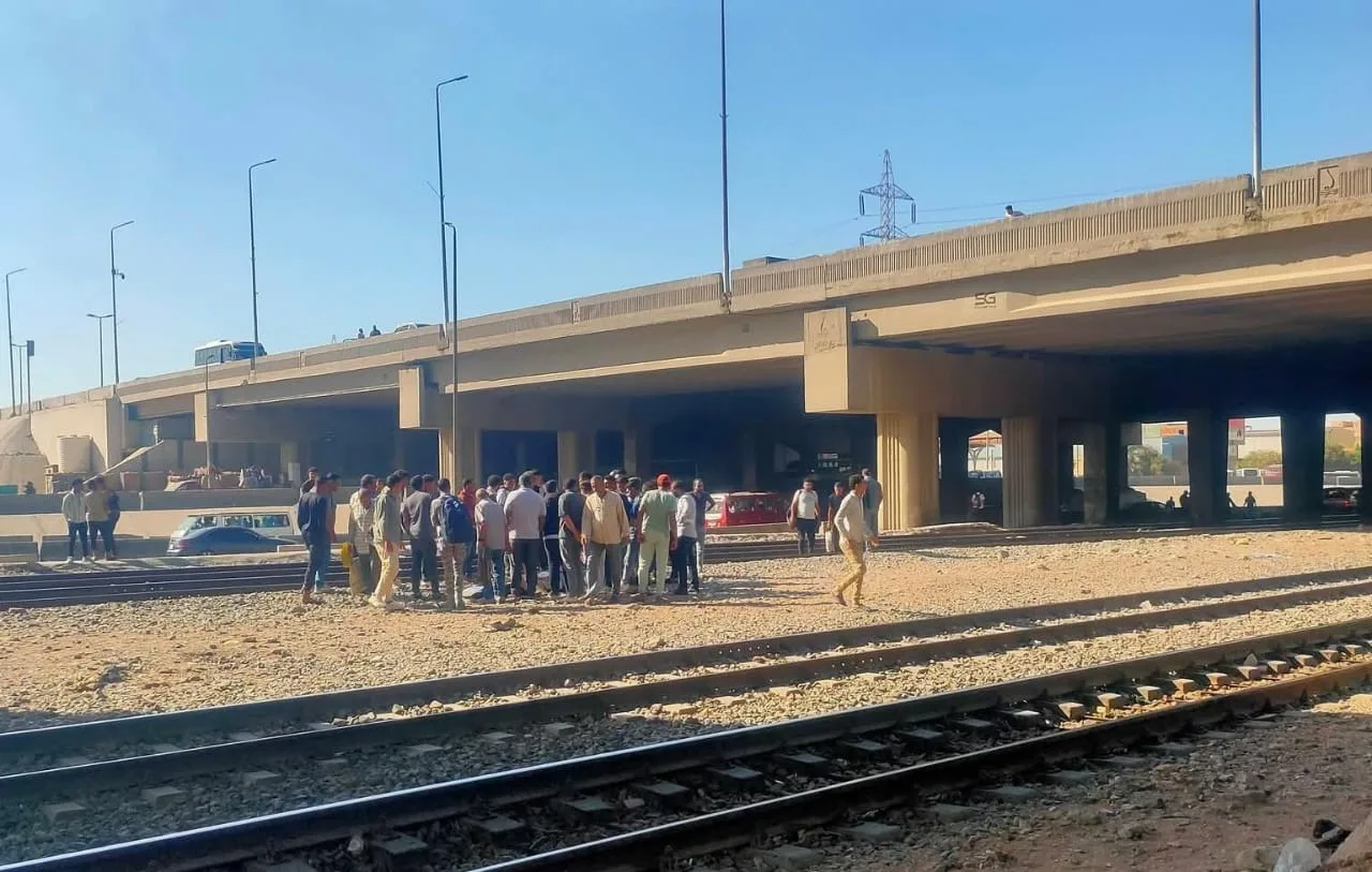 مصرع شخص صدمه قطار أثناء عبوره شريط السكة الحديد بمنطقة نزلة قليوب بالقليوبية