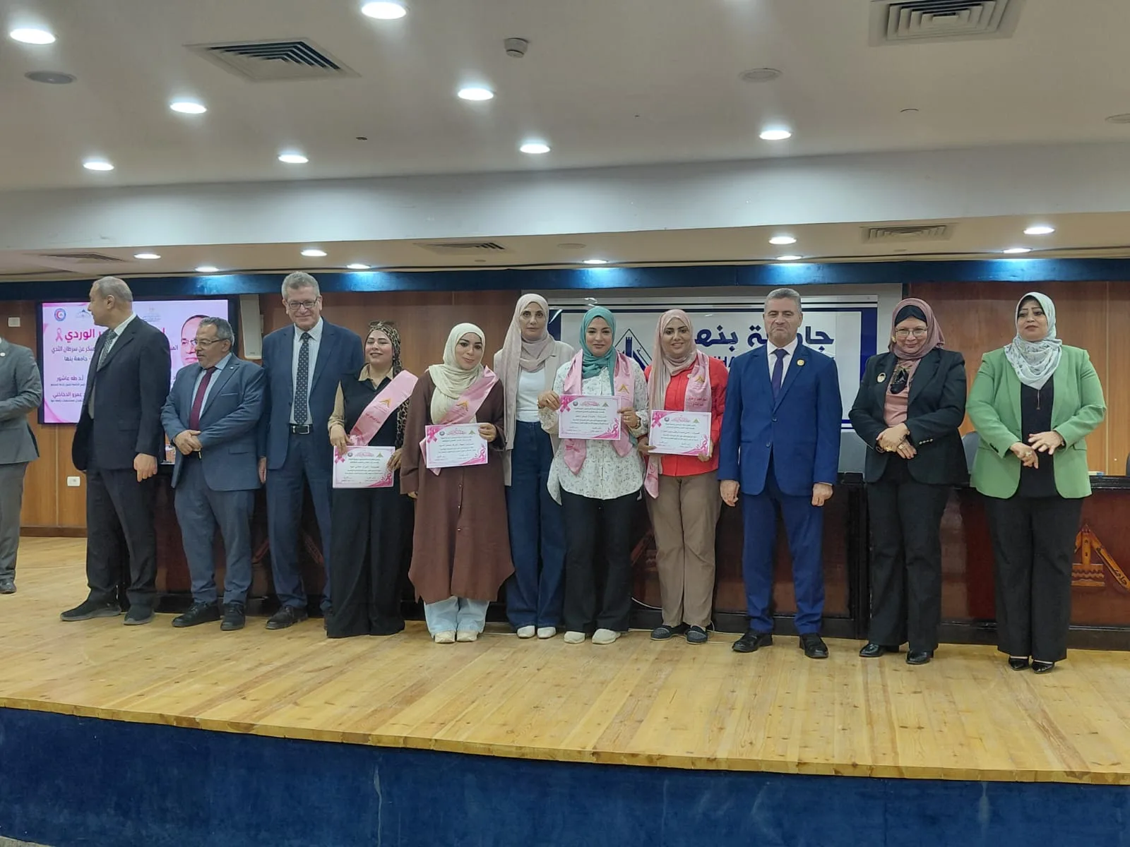 جامعة بنها تحتفي بأكتوبر الوردي للعام السادس على التوالي.. وتؤكد أهمية المبادرات الرئاسية في الحفاظ على صحة المرأة جامعة بنها تحتفي بأكتوبر الوردي للعام السادس على التوالي.. وتؤكد أهمية المبادرات الرئاسية في الحفاظ على صحة المرأة