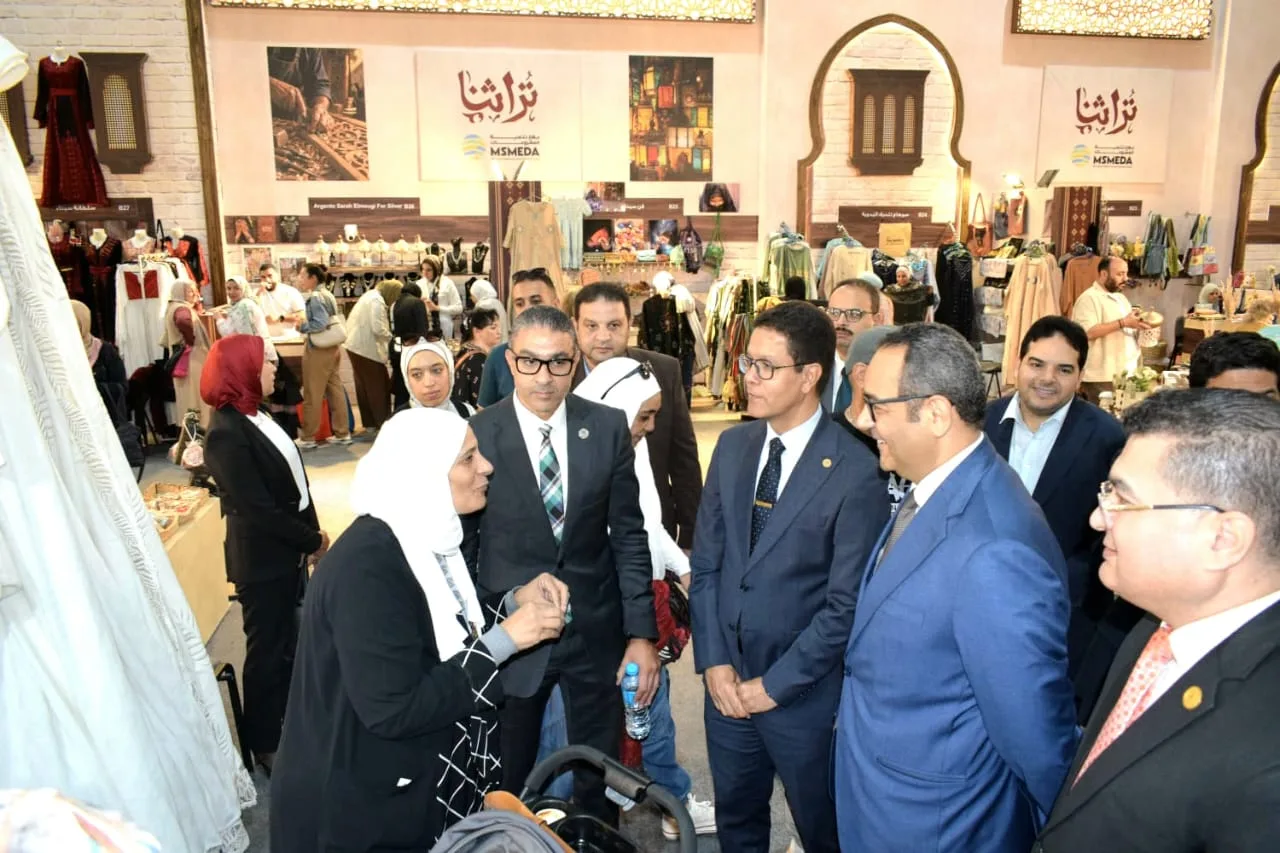 رئيس جامعة بنها يتفقد معرض "تراثنا 2026" ويبحث تعزيز التعاون مع جهاز تنمية المشروعات