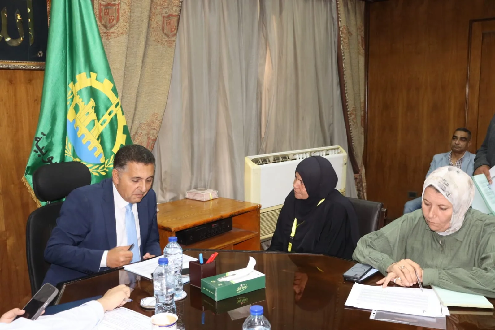 محافظ القليوبية يناقش مطالب المواطنين ويوجه بسرعة دراسة الشكاوى خلال اللقاء الجماهيري رقم 95 بشبرا الخيمة محافظ القليوبية يناقش مطالب المواطنين ويوجه بسرعة دراسة الشكاوى خلال اللقاء الجماهيري رقم 95 بشبرا الخيمة