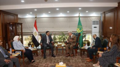 محافظ القليوبية يستقبل القائم بأعمال سفير الولايات المتحدة الأمريكية بمكتبه بديوان عام المحافظة