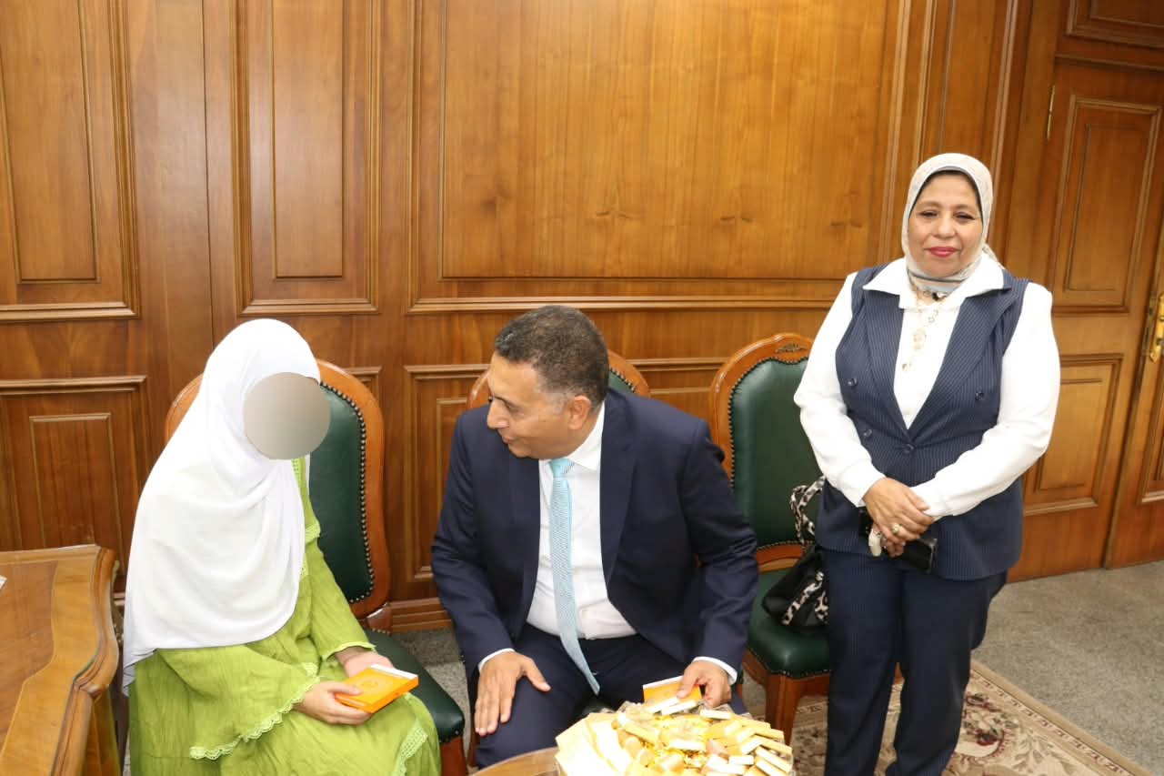 استجابة إنسانية من محافظ القليوبية.. توفير جهازَي تسجيل صوتي لشقيقين من فاقدي البصر استجابة إنسانية من محافظ القليوبية.. توفير جهازَي تسجيل صوتي لشقيقين من فاقدي البصر