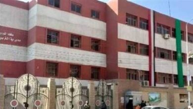 إخلاء 12 فصلًا بمدرسة في القليوبية بعد كسر خط الصرف الصحي.. ونقل الطلاب لمدرسة أخرى